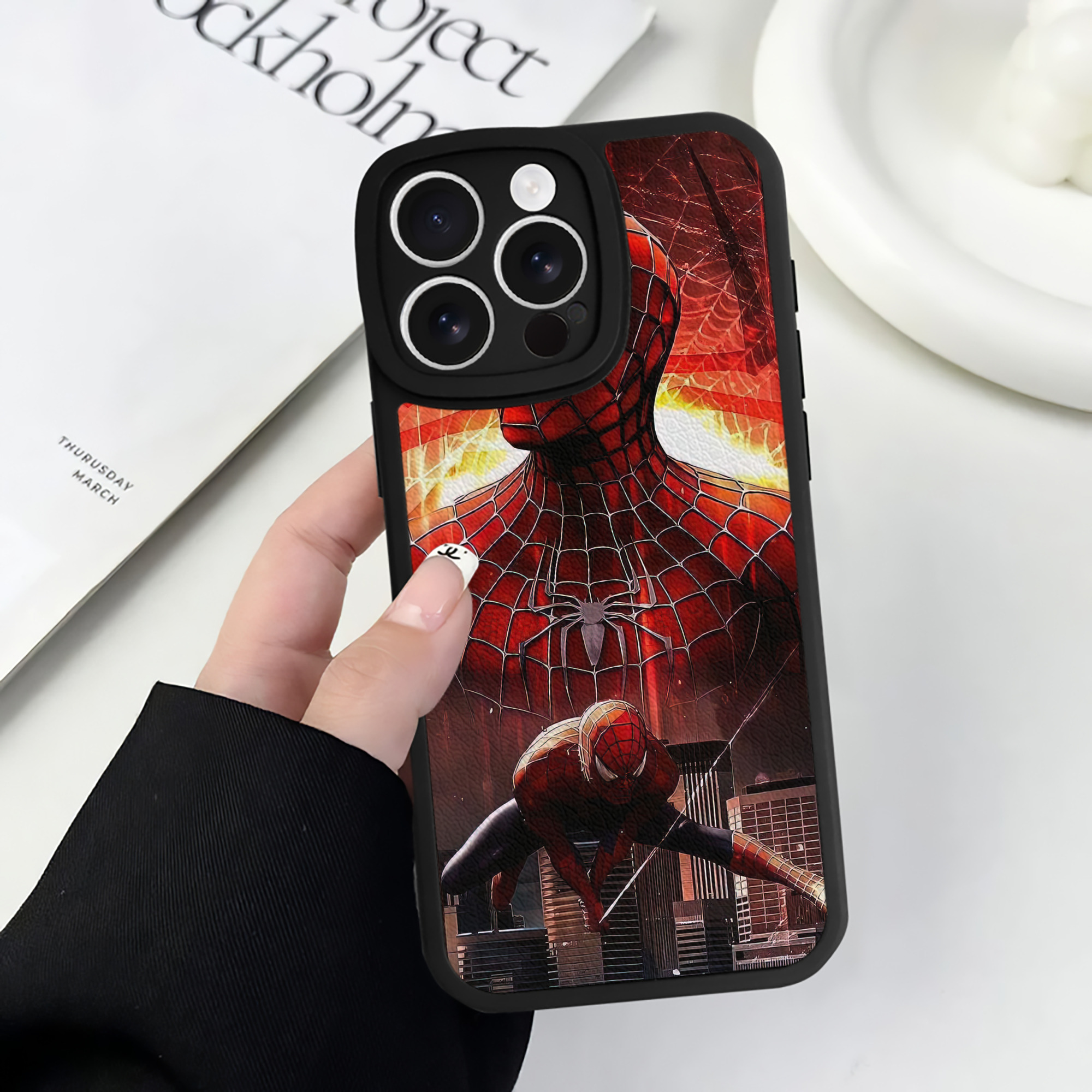 （画像用） Spider Man スパイダーマン 【iPhone 16シリーズ対応】シリコンスマホケース（レザー調） 材質：シリコン